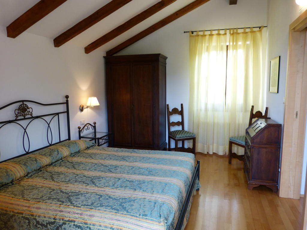 Apartments Schloss Paschbach Appiano Sulla Strada Del Vino Pokoj fotografie